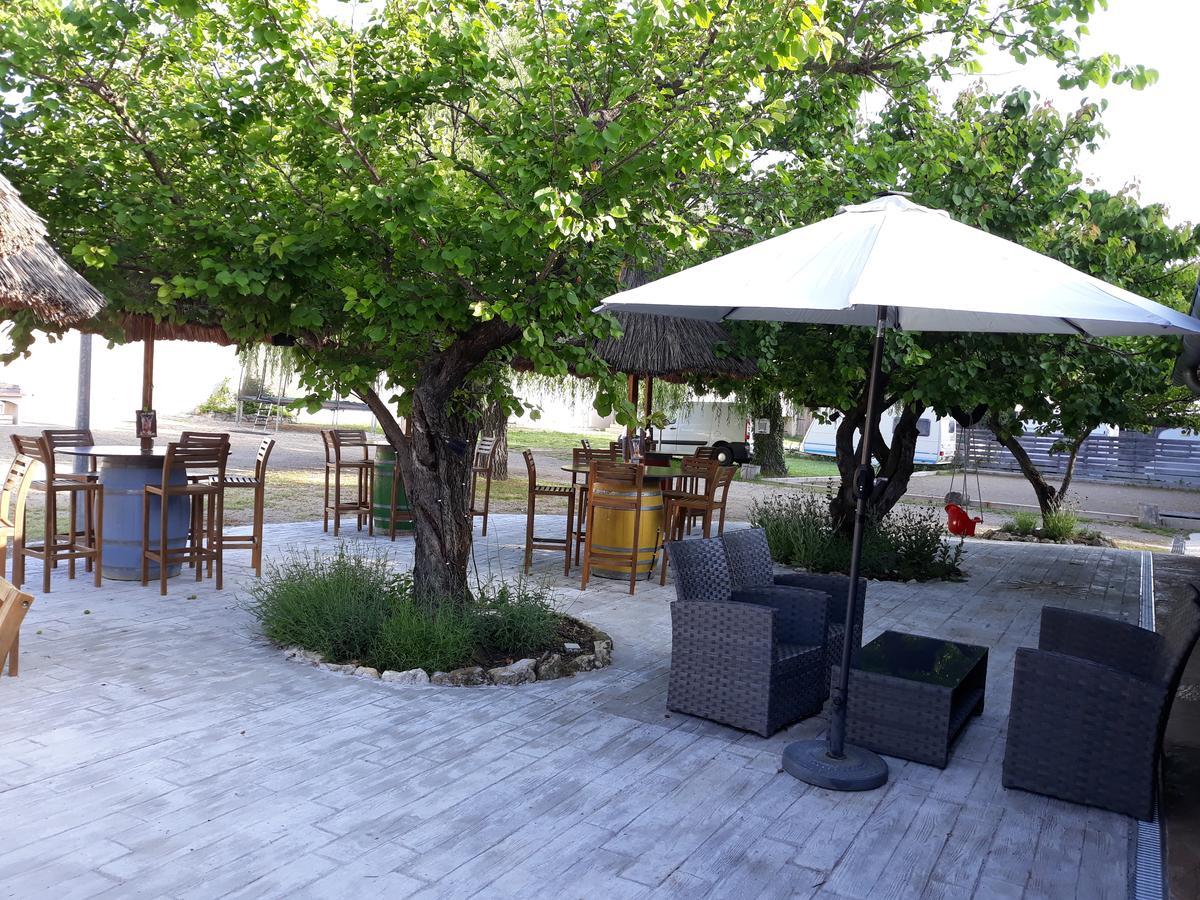Camping Le Pre Saint-Andre Souvignargues 외부 사진