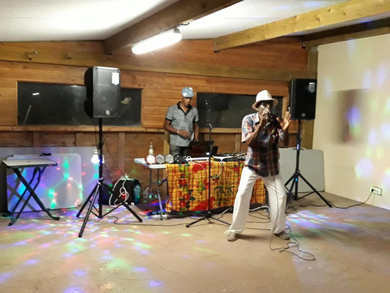 Camping Le Pre Saint-Andre Souvignargues 외부 사진